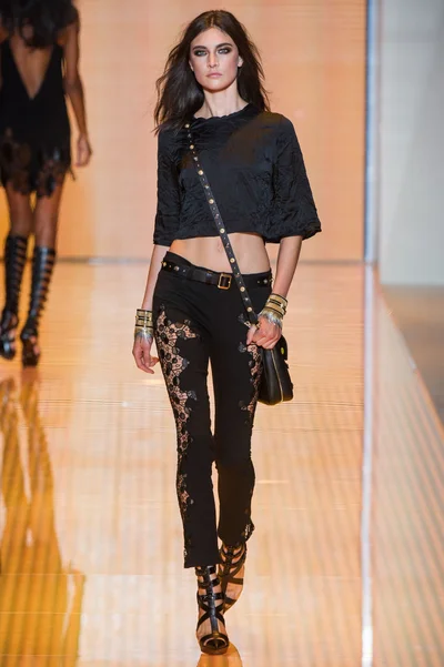 Look 15